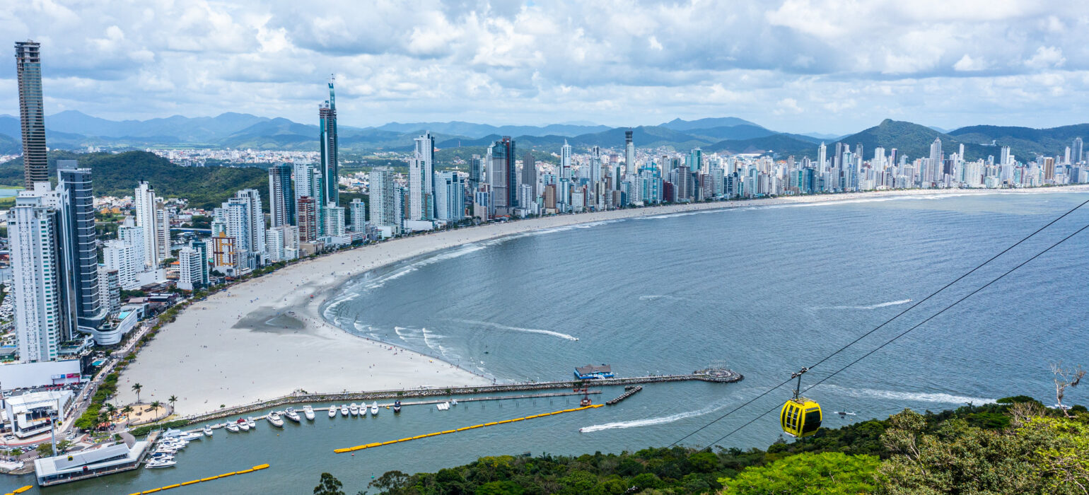 As Cidades Litorâneas de Santa Catarina com Maior Rendimento em Imóveis